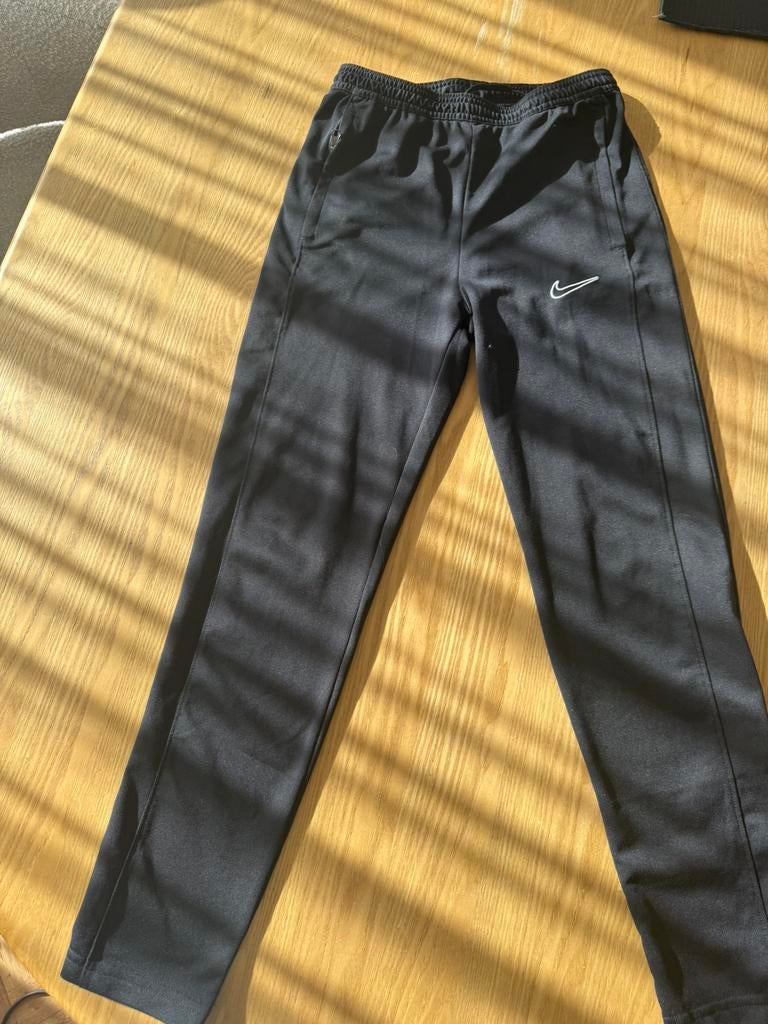 Nike sportbroek maat 147-158, Enfants & Bébés, Vêtements enfant | Taille 152, Enlèvement, Comme neuf