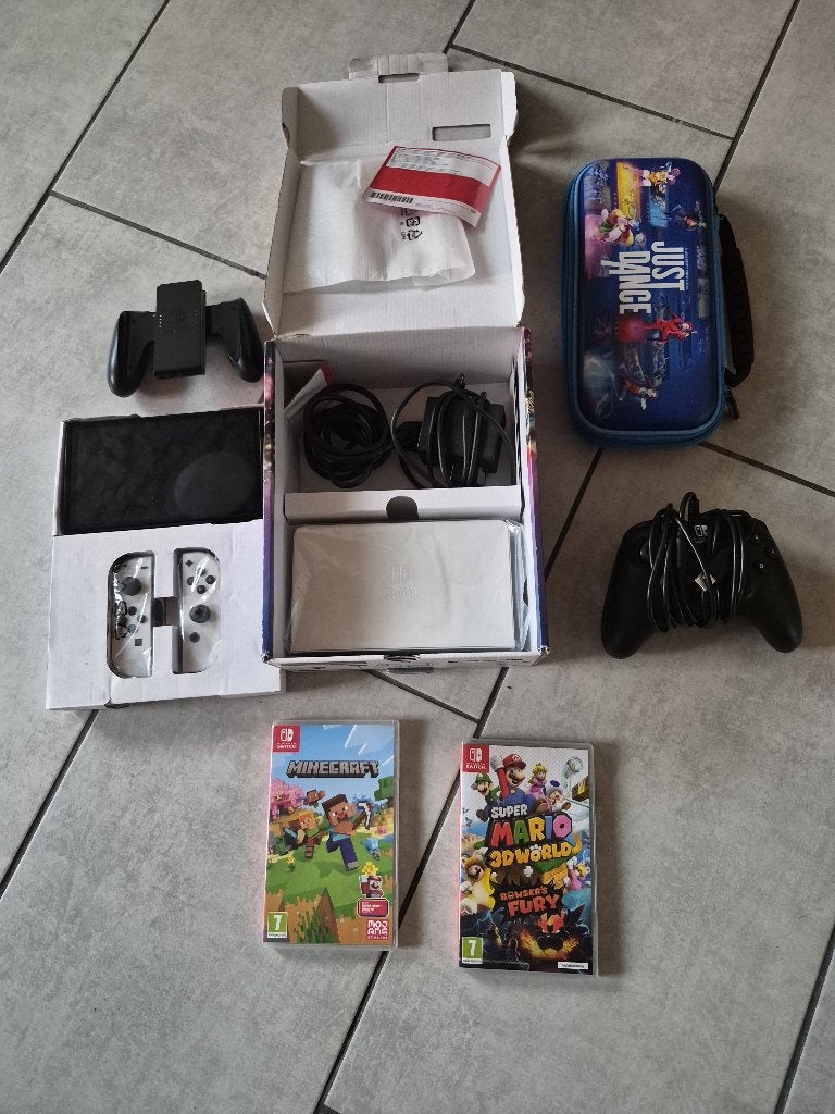 Nitendo switch, Switch OLED, Ophalen of Verzenden, Met 3 controllers of meer, Gebruikt
