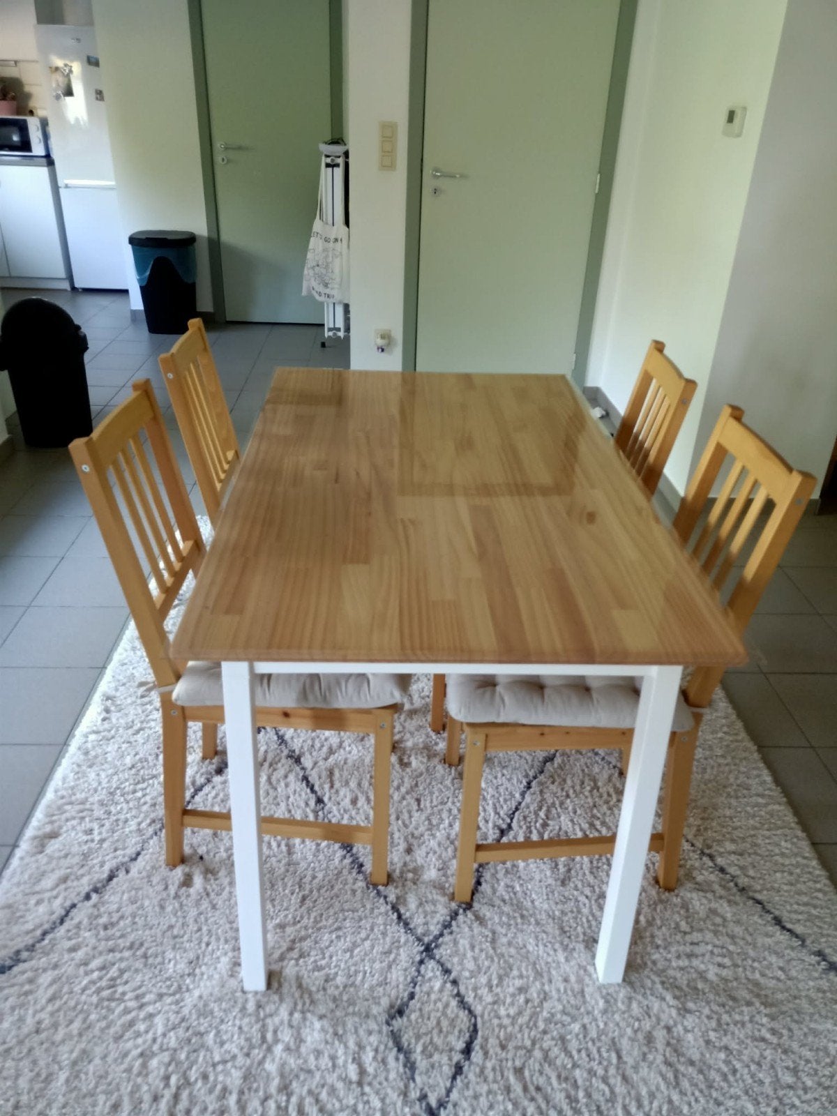Table pinntorp ikea et ses 4 chaises, Maison & Meubles, Tables | Tables à manger, Enlèvement