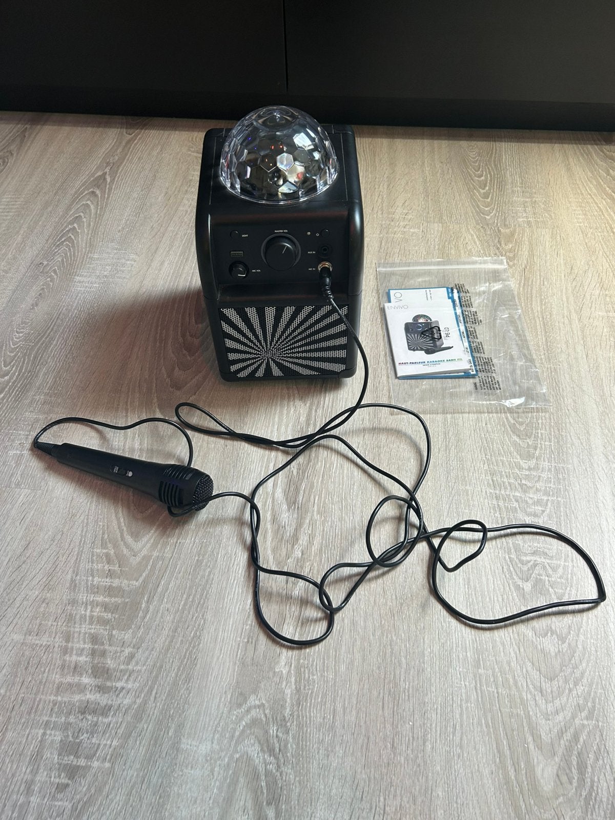 ENVIVO partyspeaker met discolamp en microfoon, Audio, Tv en Foto, Verzenden, Zo goed als nieuw, Complete set