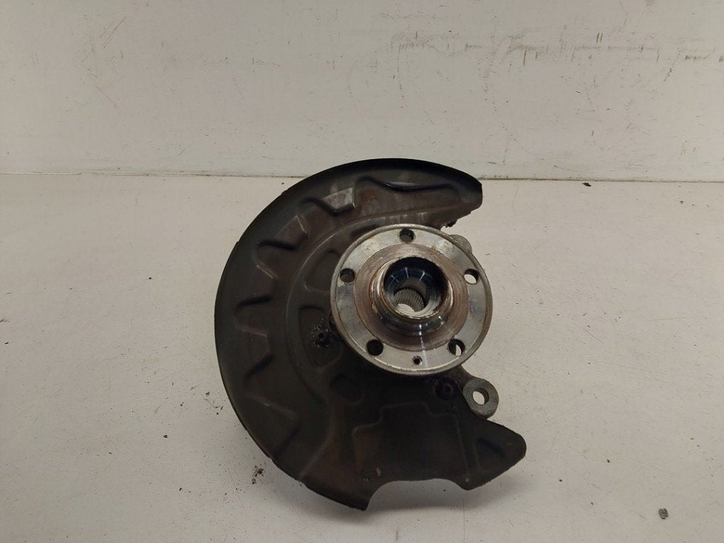 FUSEE AVANT DROITE Volkswagen Golf Sportsvan (AUVS), Volkswagen, Volkswagen AG, Utilisé, Kundenbetreuung@volkswagen.de