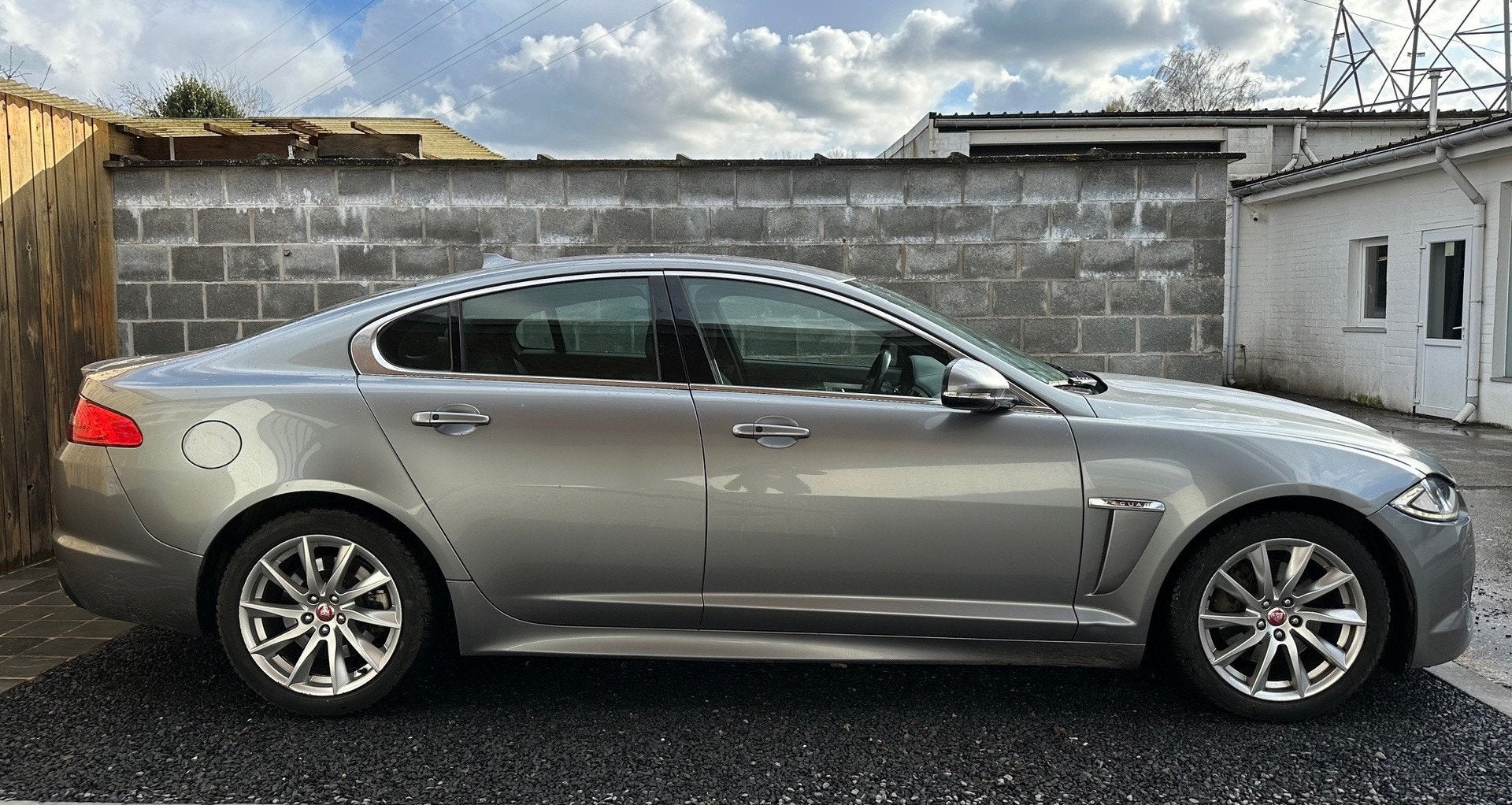 Jaguar XF 2.2 D Prestige Keyless Xenon Navi Leder Camera BT, Auto's, Gebruikt, Euro 6, 4 cilinders, Bedrijf
