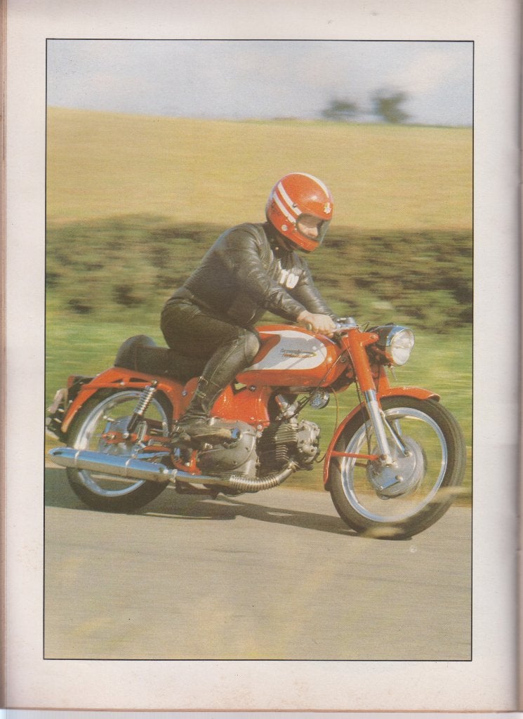 Moto Aermacchi 250 Ala Verde collection, Boeken, Verzenden, Gelezen