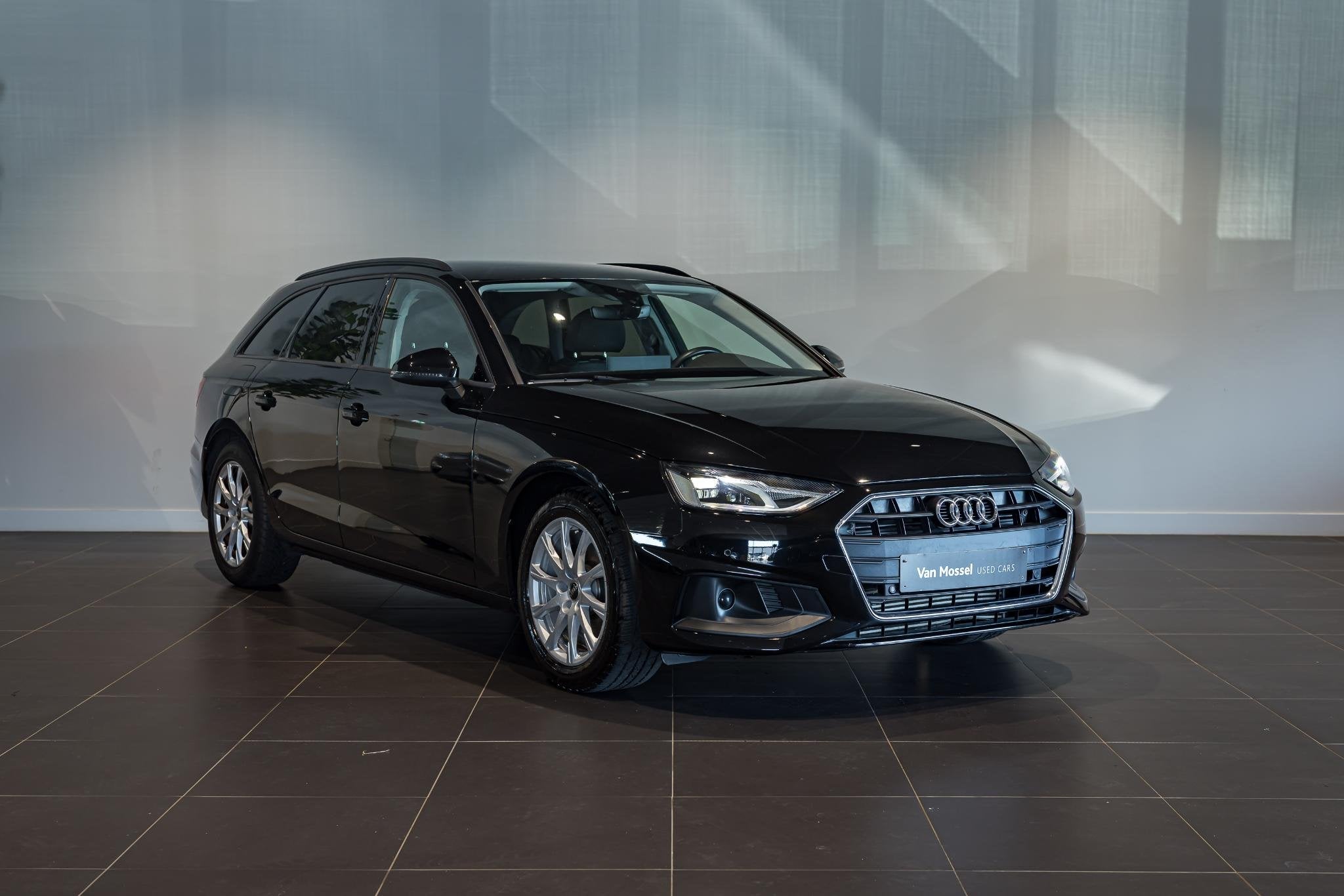 Audi A4 Avant 35 TFSi 110kW S tronic LED - KEYLESS GO - ALU, Auto's, Stof, Gebruikt, 4 cilinders, 164 g/km
