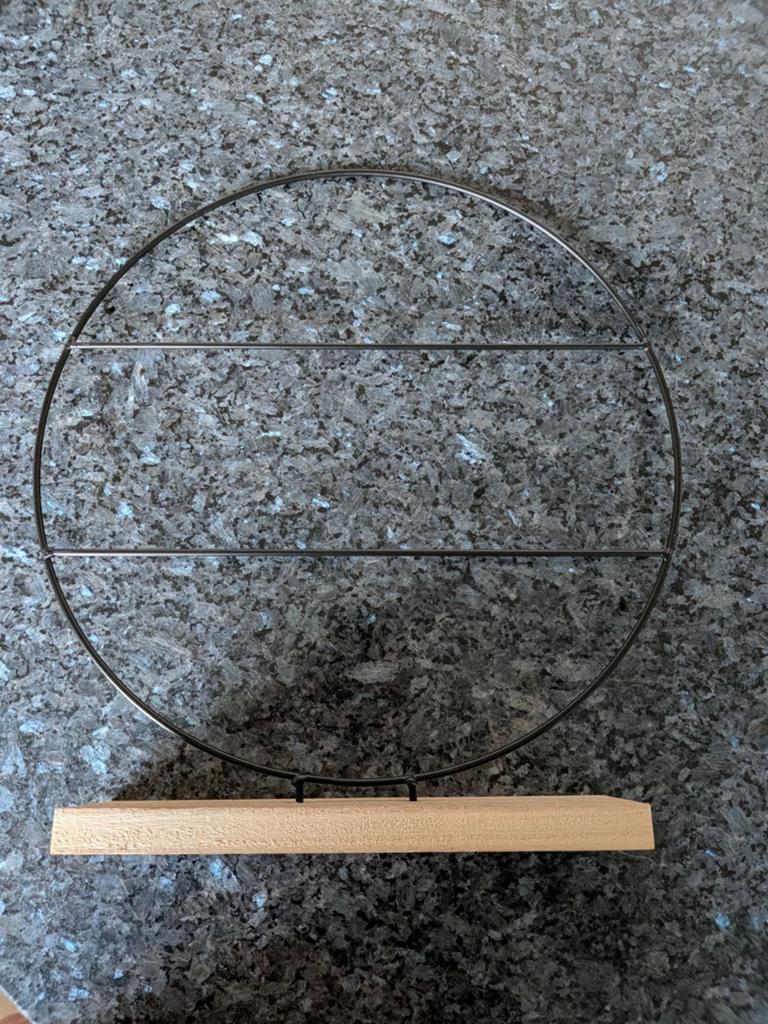 Decoratie ring op houten voet, Ophalen