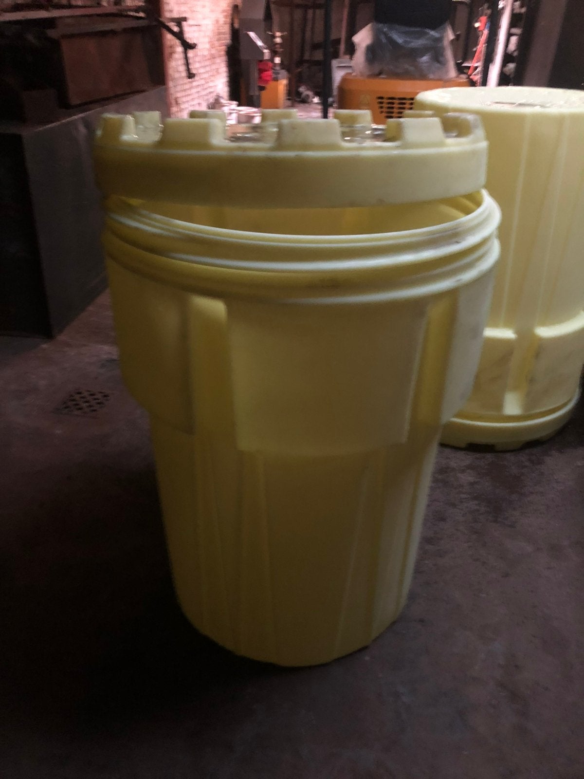 360 liter vat met draaideksel, Ophalen, Zo goed als nieuw