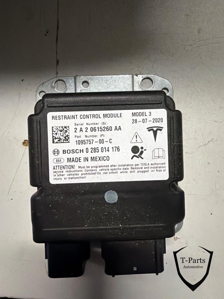 Tesla model 3 airbag module, Tesla, Inc., Gebruikt, Info@tesla.com, Tesla Road 1
78725  Austin