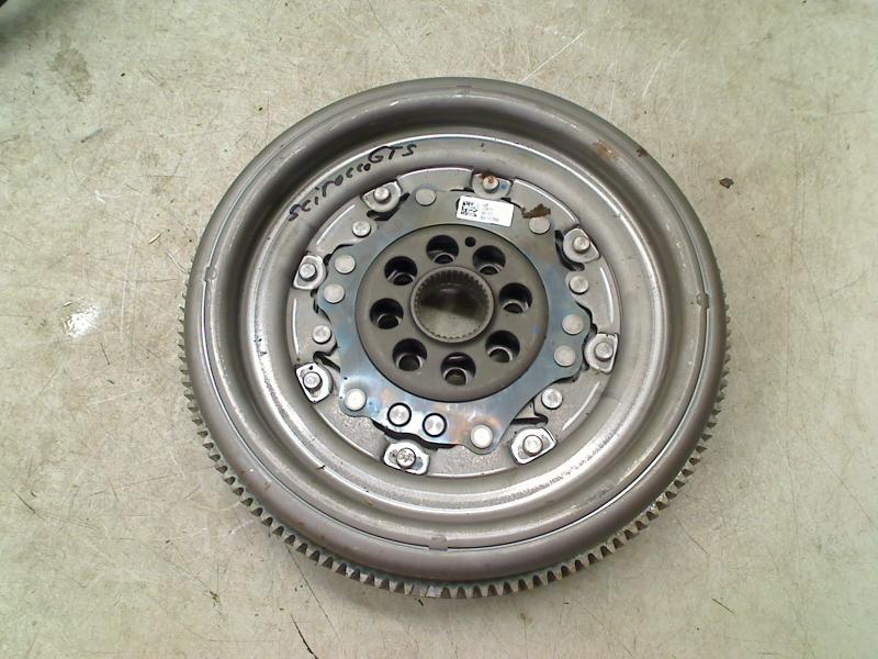 VOLANT MOTEUR BI-MASSE Scirocco (137 / 13AD) (06K105266A), Utilisé, De Bloemendaal 21 21
5221 EB  'S HERTOGENBOSCH, NL, Info@123Parts.nl