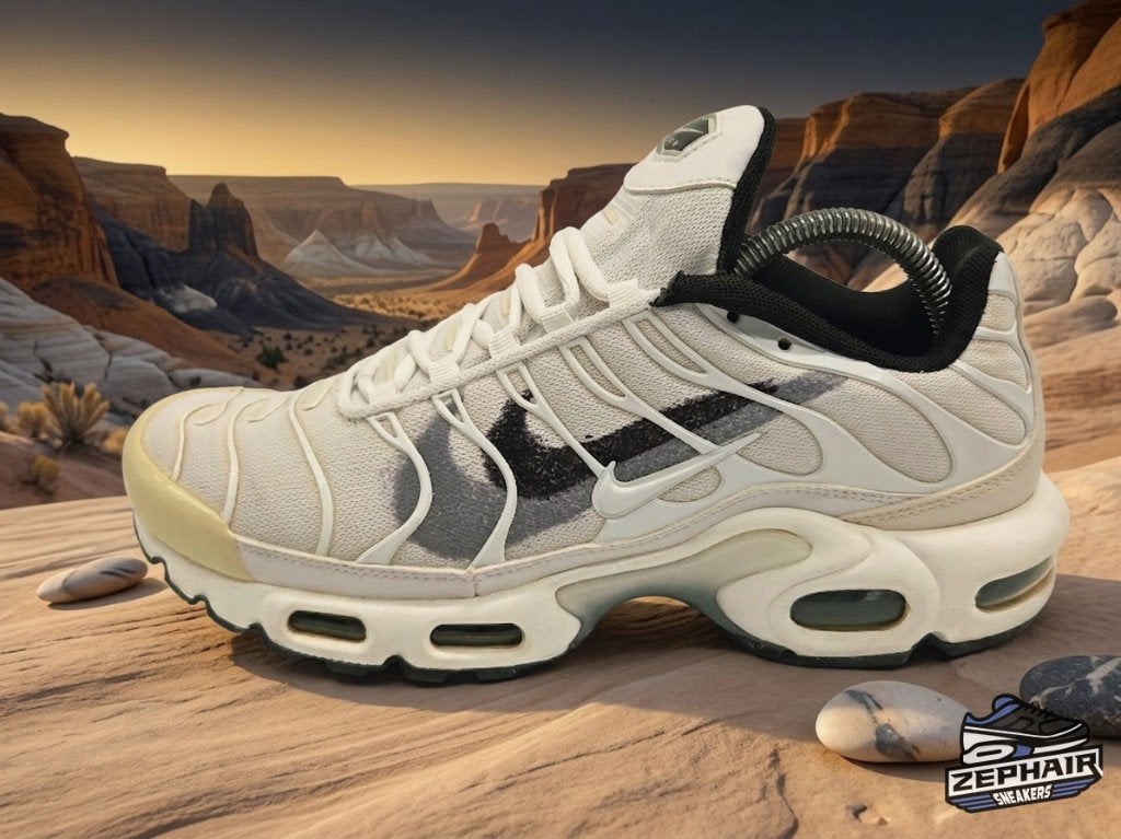 Nike Air Max Plus TN 'Spray Paint' EU42 2022, Nike, Porté, Blanc, Baskets