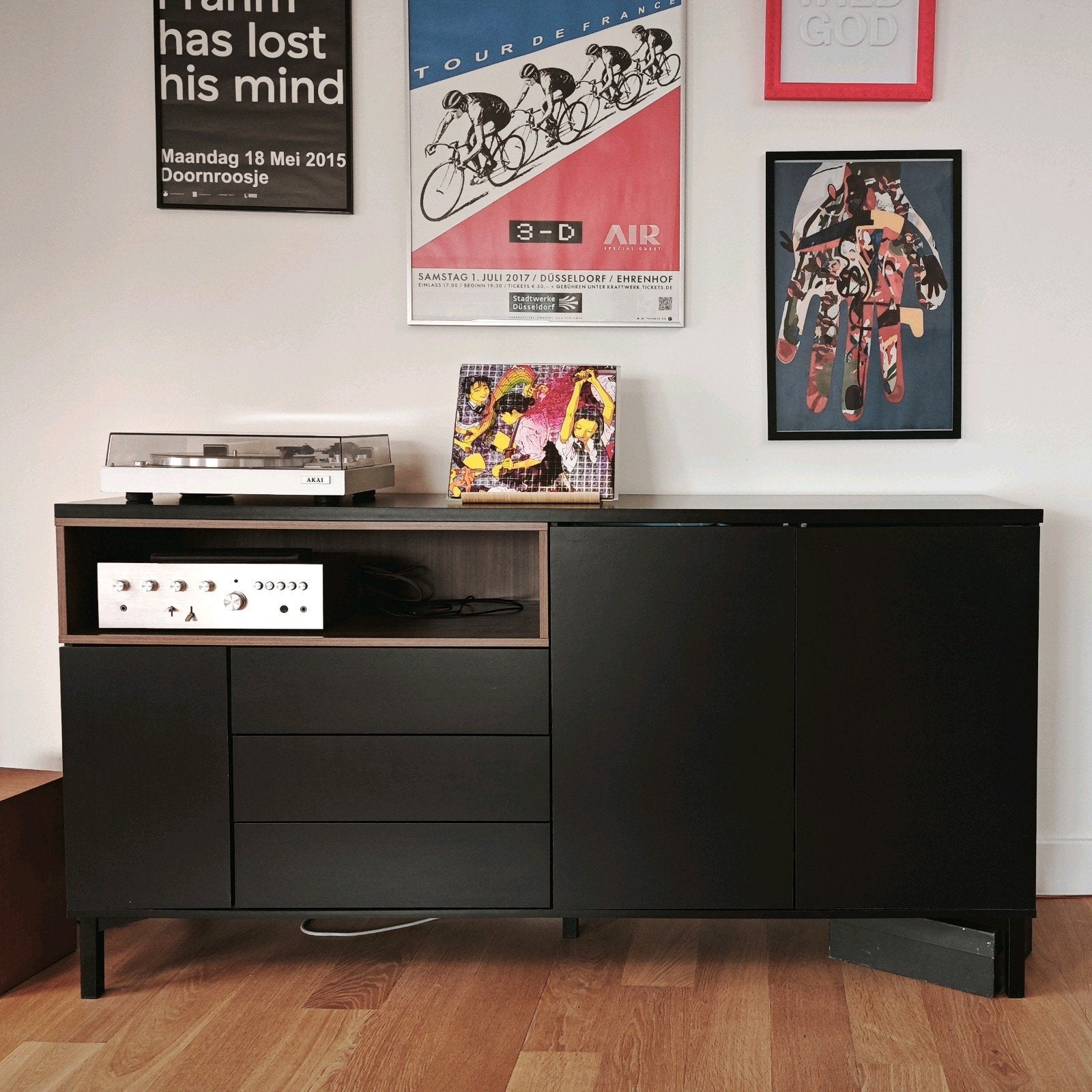 Zwart modern commode, Enlèvement