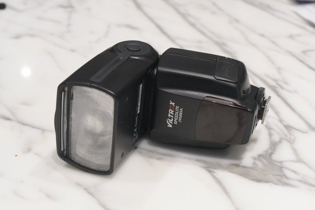 Flash Viltrox Speedlite JY680A, TV, Hi-fi & Vidéo, Photo | Flash, Autres marques, Inclinable, Enlèvement ou Envoi, Flash externe