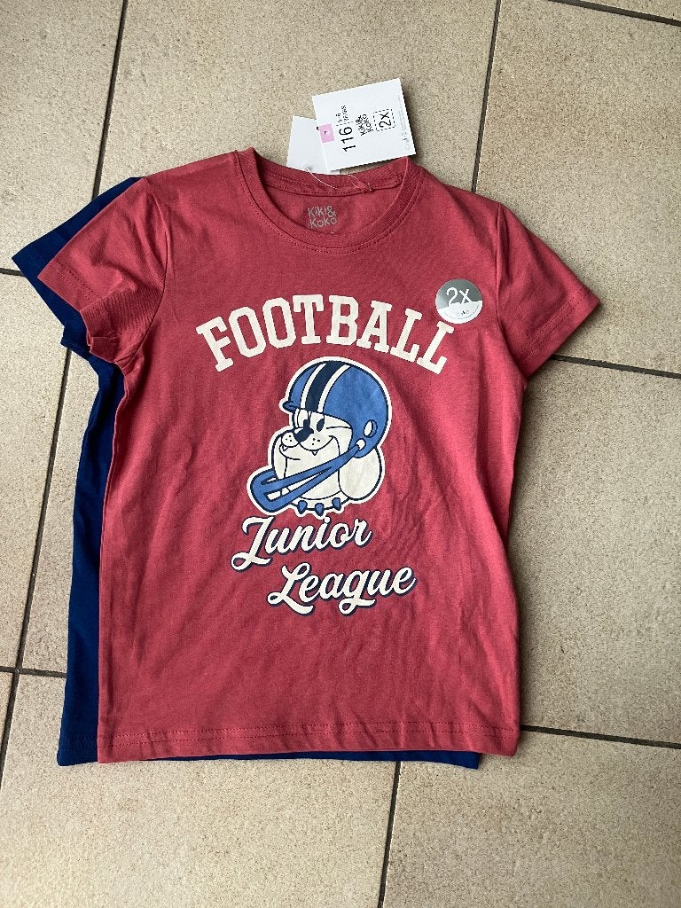 Set van 2 nieuwe T shirts Football - Maat 116, Enlèvement ou Envoi, Neuf, Garçon