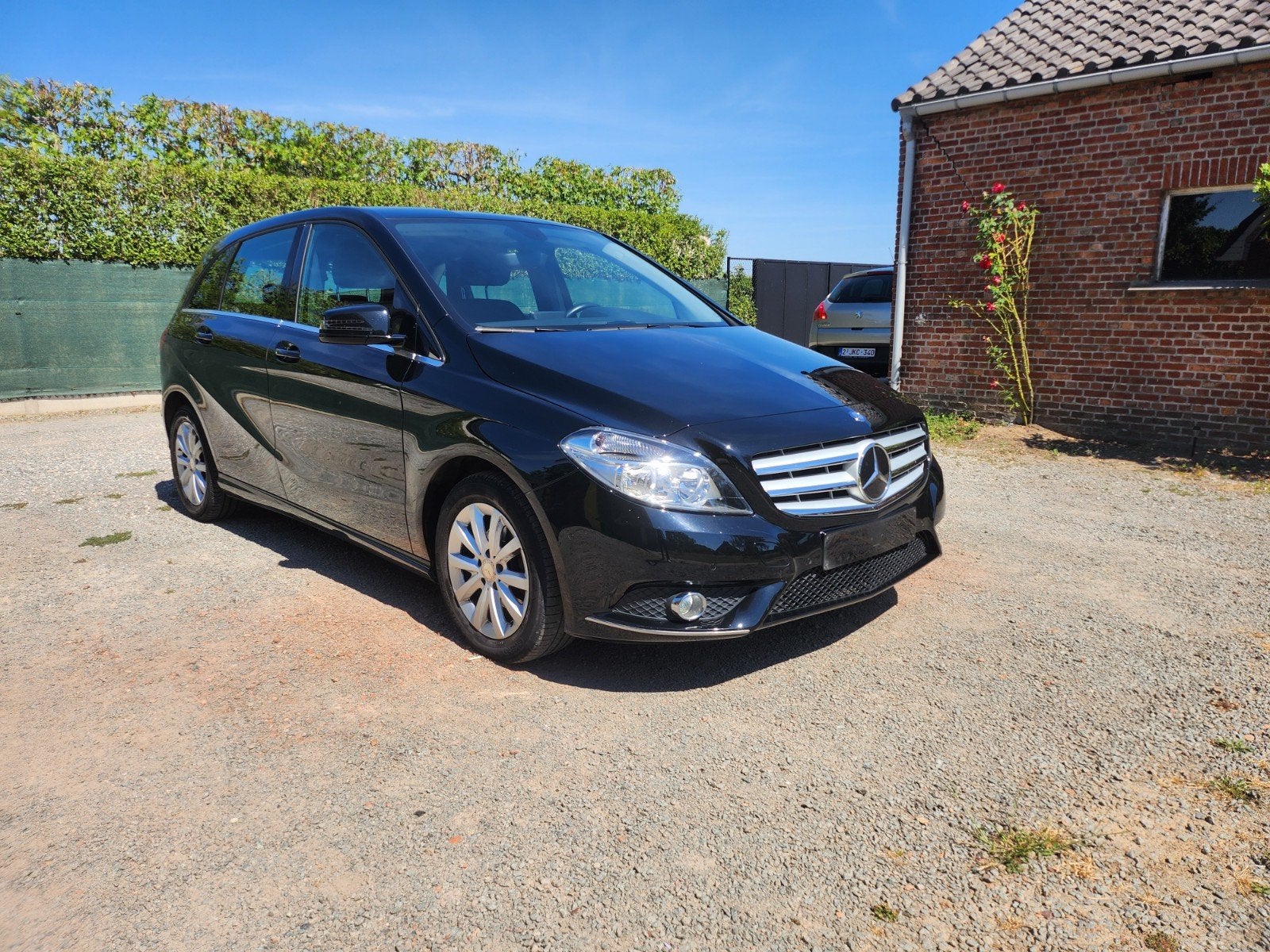 MERCEDES B180 1.6. ESSENCE AUTOMATIQUE. KM 46600, Autos, Achat, Euro 6, Noir, Capteur de stationnement
