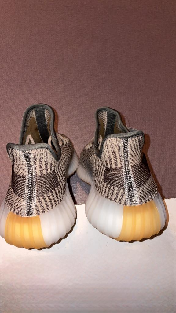 Yeezys, Ophalen, Zo goed als nieuw
