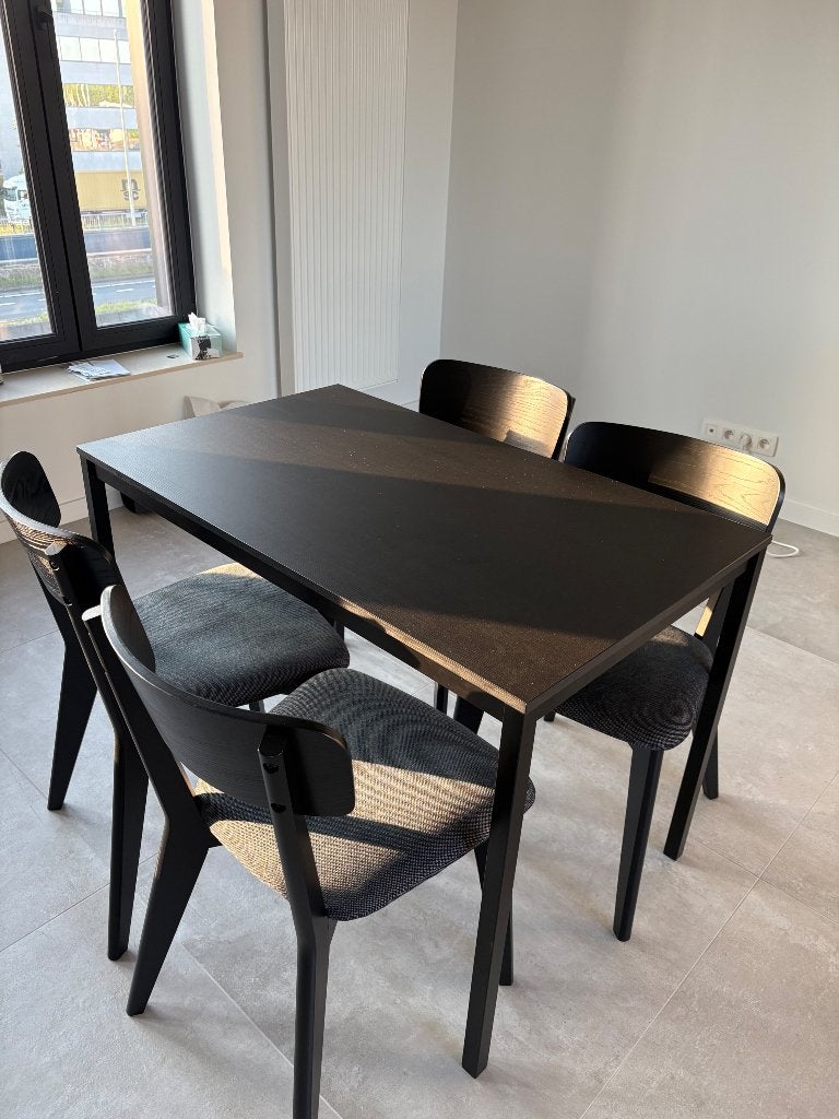 Black ikea dining table and 4 chairs, Maison & Meubles, Modern ikea dining set, Bois, Comme neuf, Enlèvement