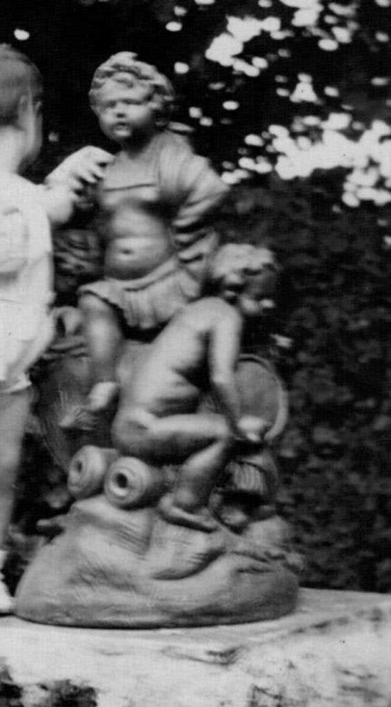 Statue de jardin volée à Basècles, Enlèvement, Autres matériaux