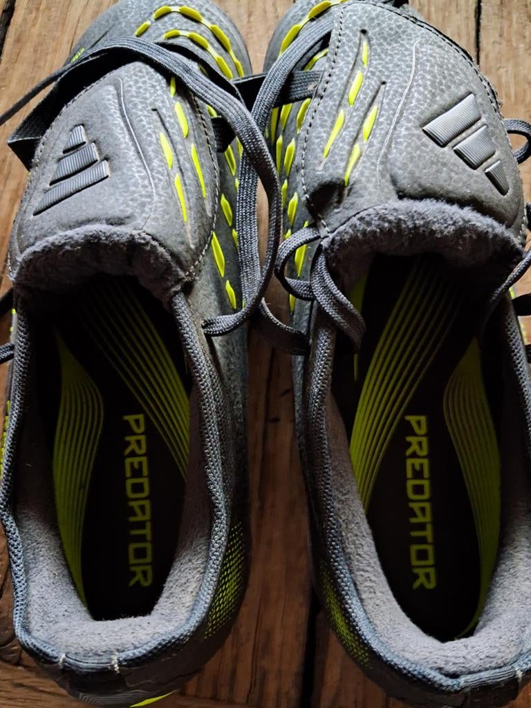 Voetbalschoenen adidas raptor zwart, Sport en Fitness, Voetbal, Ophalen of Verzenden, Zo goed als nieuw, Schoenen