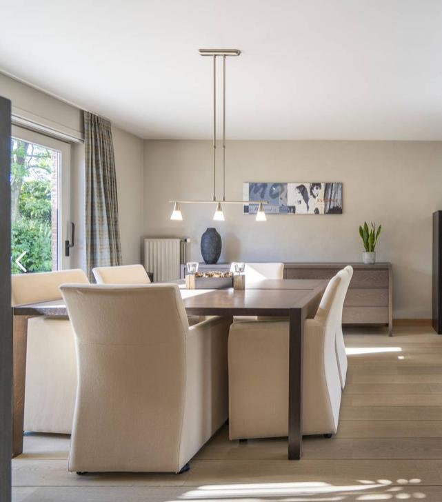 Complete eetkamer in eik donkerbruin - € 250, Huis en Inrichting, Complete eetkamers, Gebruikt, 6 tot 8 stoelen, Ophalen