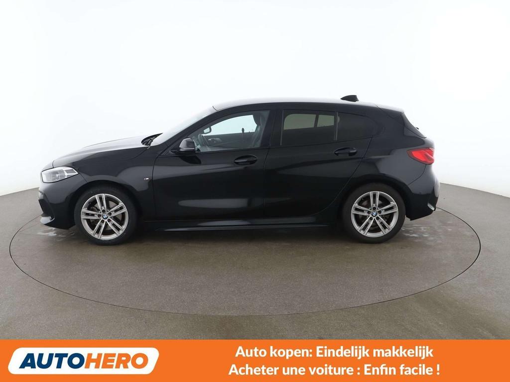 BMW 1 Serie 118 118i M Sport (bj 2021, automaat), Auto's, 1 Reeks, Gebruikt, Zwart, 1395 kg
