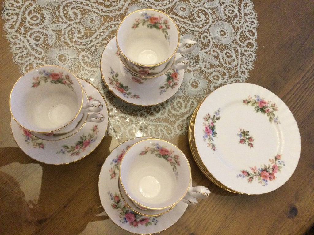 6 boterhamborden en 6 theetassen met ondertassen, Enlèvement, Comme neuf, Royal Albert, Tasse(s) et/ou soucoupe(s)