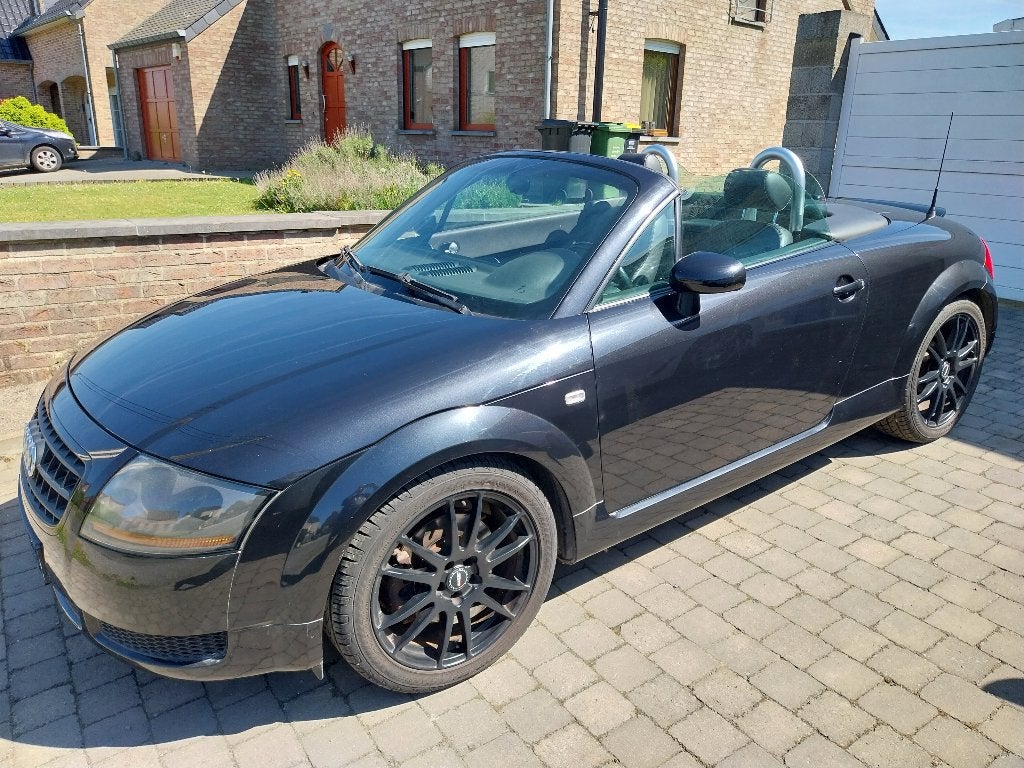 AUDI TT CABRIOLET 1.8 TURBO 150CV, 110 kW, Noir, 2 portes, 1431 kg