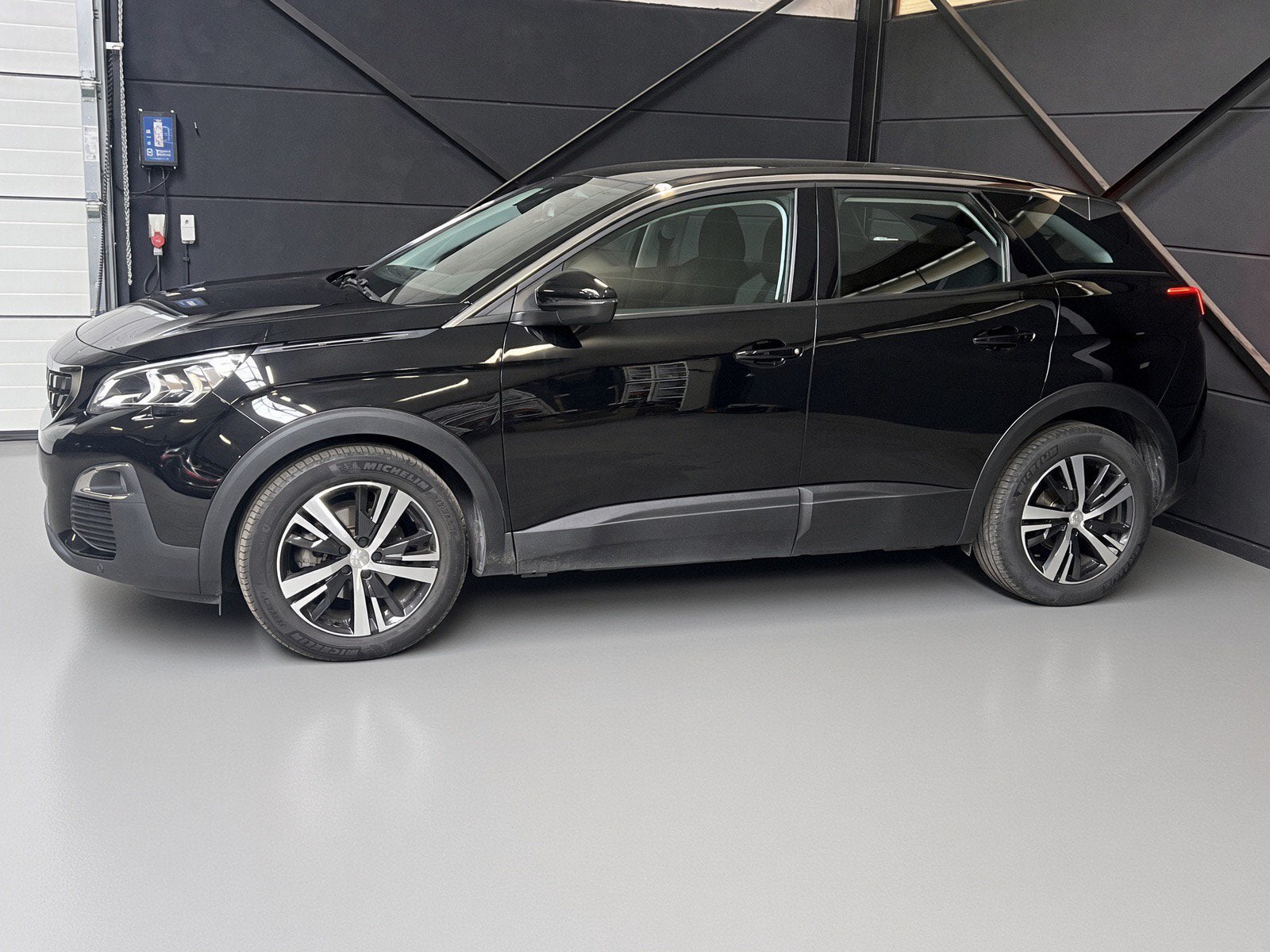 Peugeot 3008 Alure 1.2i Automaat,bj2017, 75.000km. 1j garant, Stof, Zwart, 5 zetels, 5 deurs