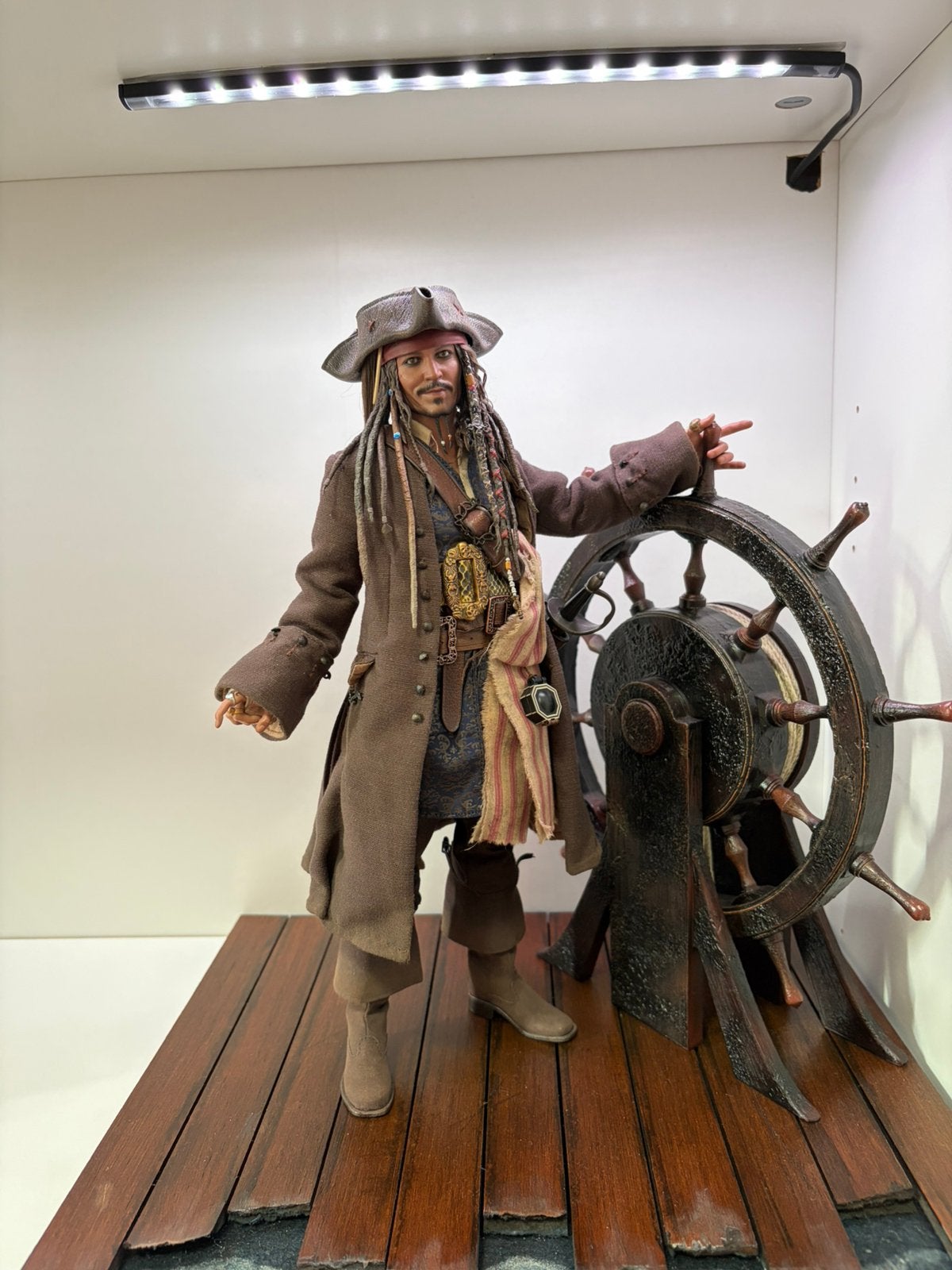 HotToys DX38 Pirates of the Caribbean:1/6thscale JackSparrow, Ophalen of Verzenden, Zo goed als nieuw