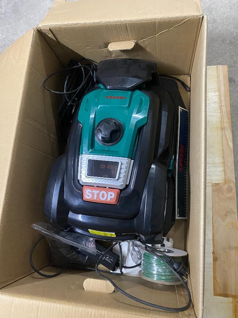Robot tondeuse Ferrex R800 Easy +, Enlèvement, Comme neuf, Ferrex, Avec capteur de pluie