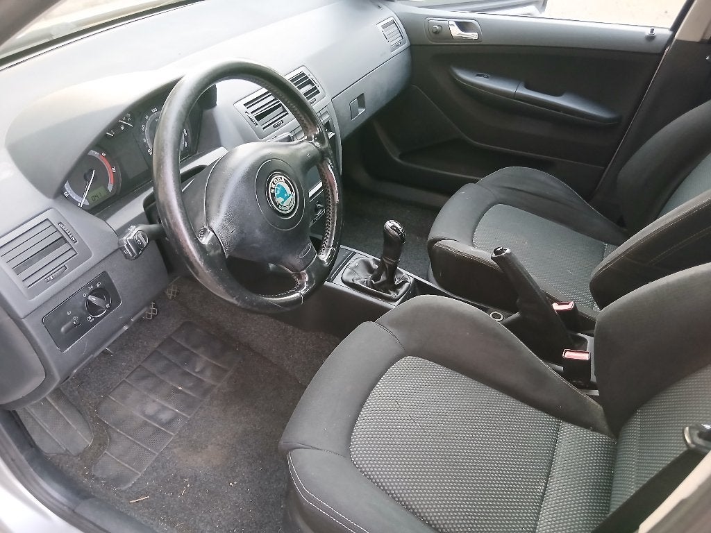 Skoda Fabia 1.4 Combi 55KW 2006  (APK verloopt op 12-9-2026), Autos, Argent ou Gris, Boîte manuelle, 1070 kg, Noir
