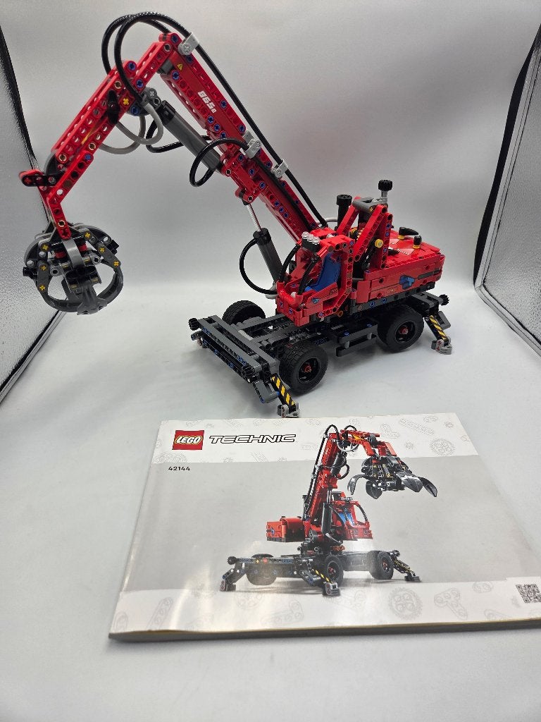 Lego Technic 42144 Material Handler, Lego, Compleet, Ophalen of Verzenden, Zo goed als nieuw