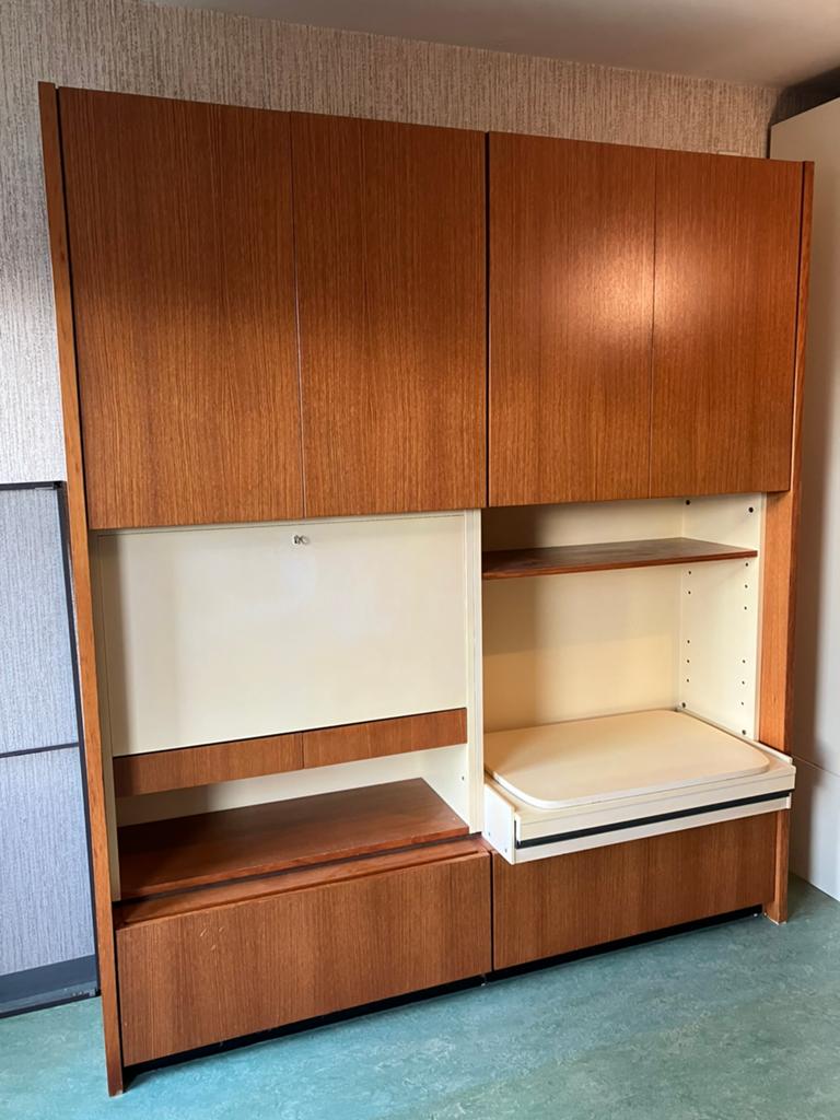 Armoire murale en teck du milieu du siècle, Enlèvement