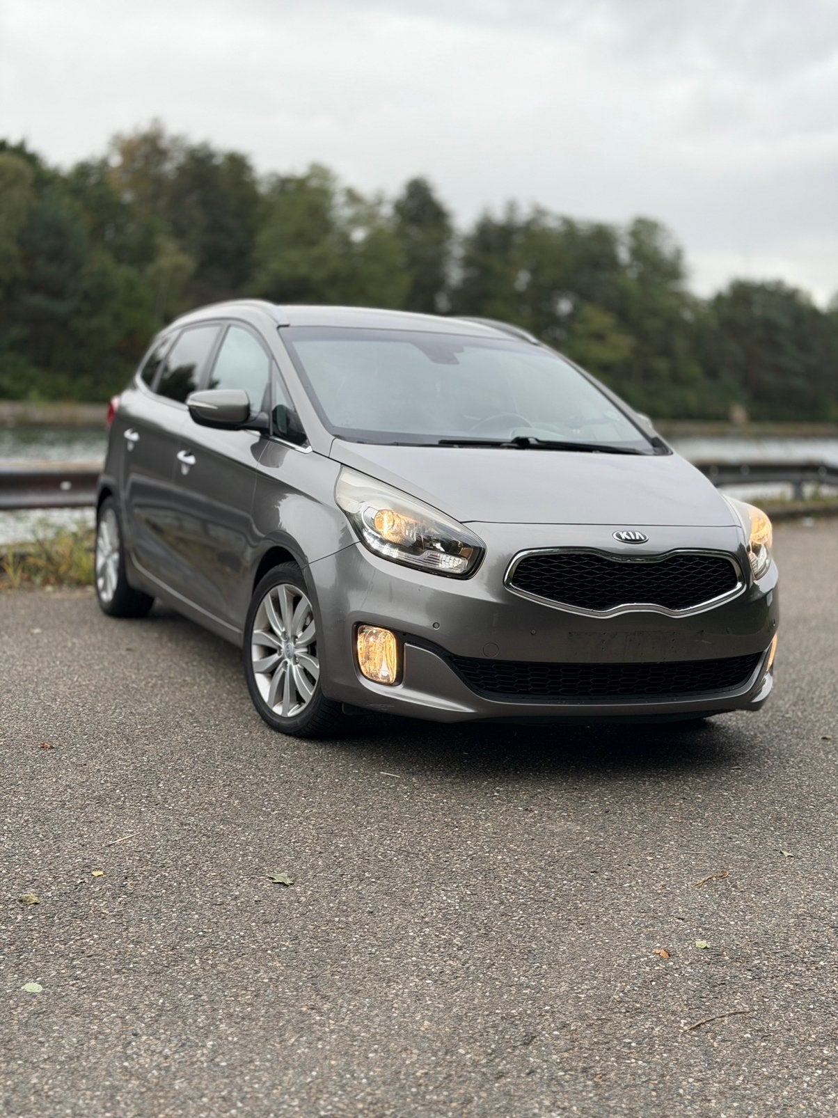 Titel   Kia Carens 1.7 CRDi Automaat✅ GEKEURD VRK, Auto's, Automaat, Euro 5, Monovolume, Bedrijf