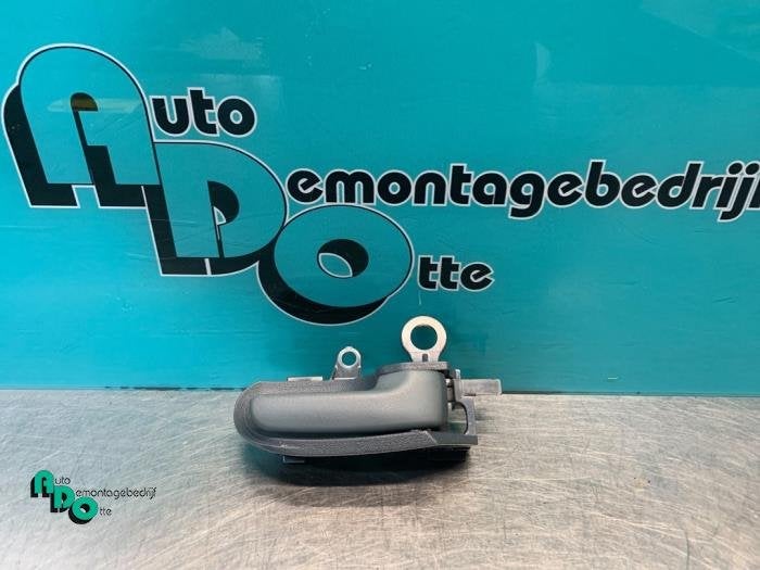 Poignée portière 4portes arrière droite d'un Toyota Yaris, -, 3 mois de garantie, Toyota, Utilisé