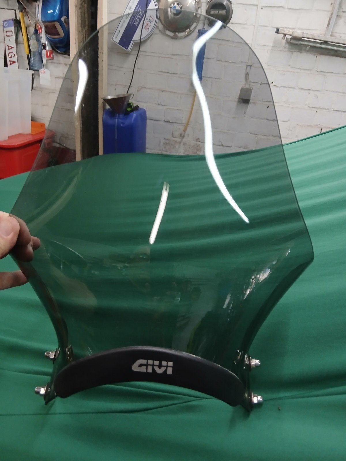 windscherm Givi, Motoren, Ophalen