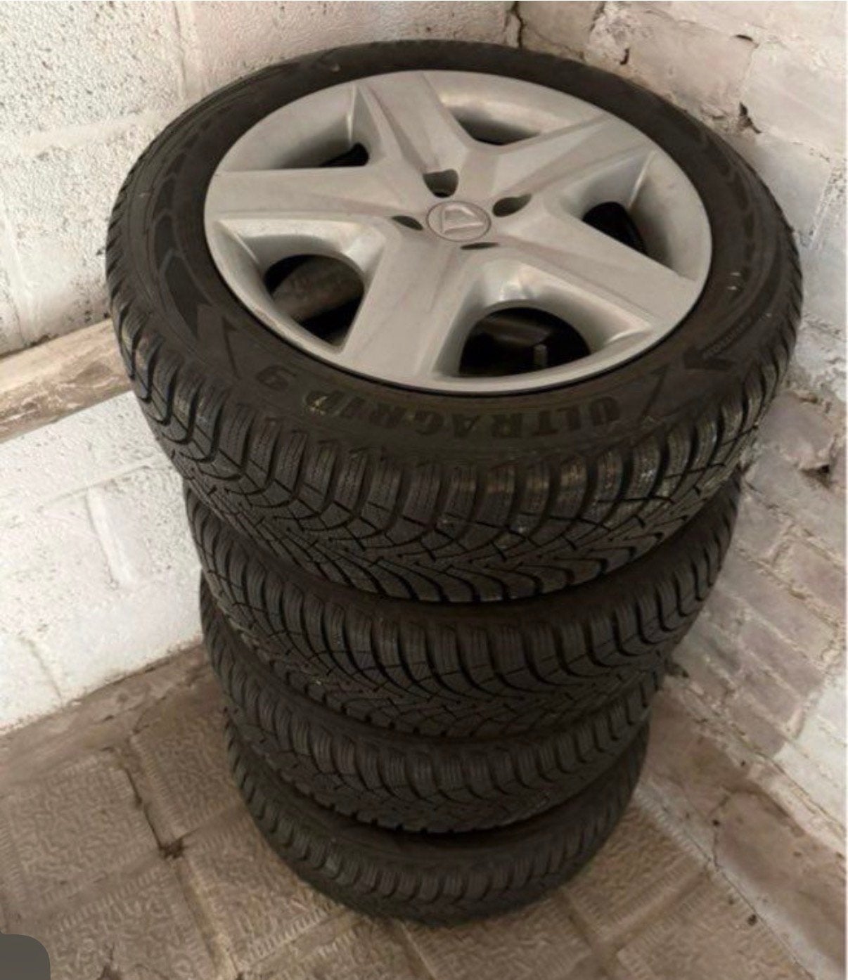 4 roues avec pneus hiver goodyear, Autos : Pièces & Accessoires, Enlèvement, Pneu(s)