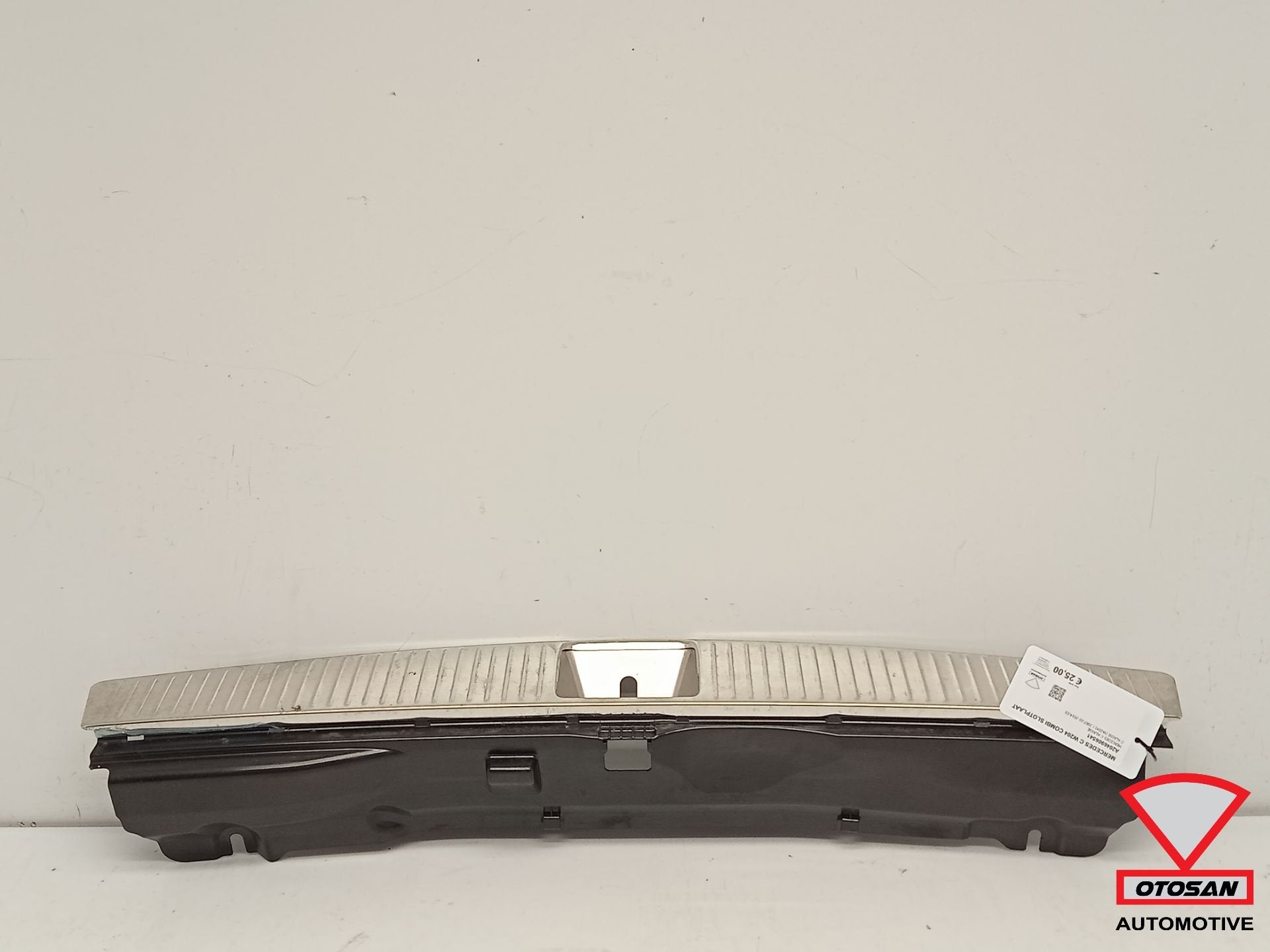 Mercedes C W204 Combi Slotplaat Afdekking A204906541, Gebruikt, Mercedes-Benz AG, Mercedes-Benz, Mercedesstrasse 120
70372  Stuttgart, DE