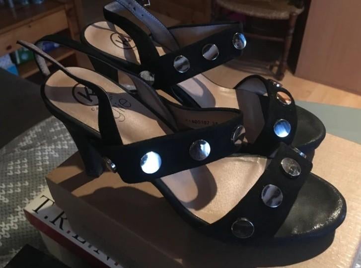 Zwarte pump met studs en hoge hak, Kleding | Dames, ANDERE, Zwart, Ophalen of Verzenden, Zo goed als nieuw