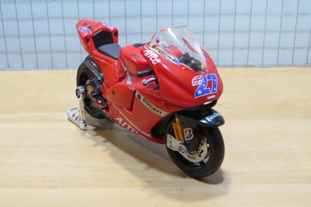 Casey Stoner Ducati Desmosedici 2007 1:18, Ophalen of Verzenden, Nieuw, Motor, Maisto