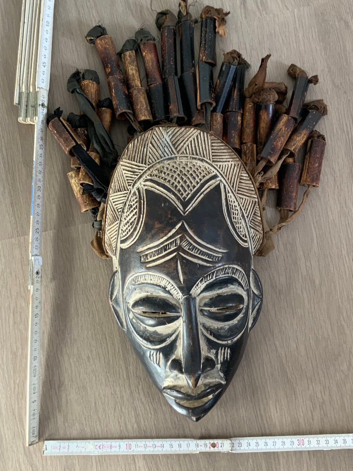 Afrikaans masker, Ophalen