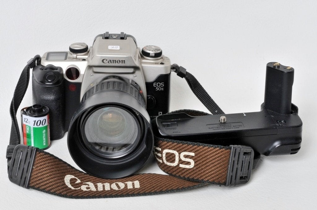 Canon EOS 50 E + zoom 35-105mm EF4,5-5,6 AF + UV + grip Etc., Enlèvement ou Envoi, Utilisé, Reflex miroir, Canon