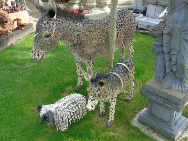 Beeld van een smeedijzer ezel in de kleuren maat L..., Tuin en Terras, Ophalen of Verzenden, Nieuw, Metaal, Dierenbeeld