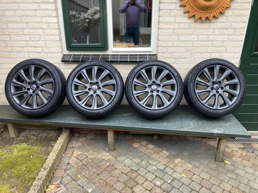 17 inch Volvo Mannan 205 50 R17 C30 S40 V40 V50 S60 V70, Auto-onderdelen, Ophalen, Banden en Velgen, Nieuw, 17 inch