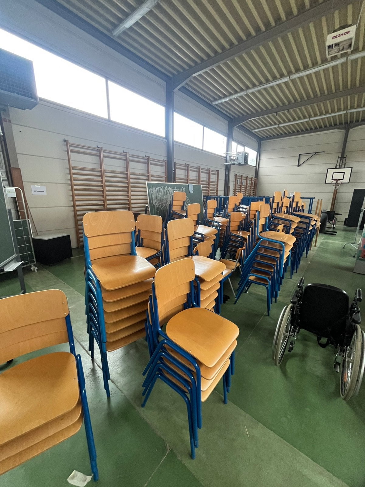 +200 stoelen, Maison & Meubles, Enlèvement, Utilisé, Bleu, Métal