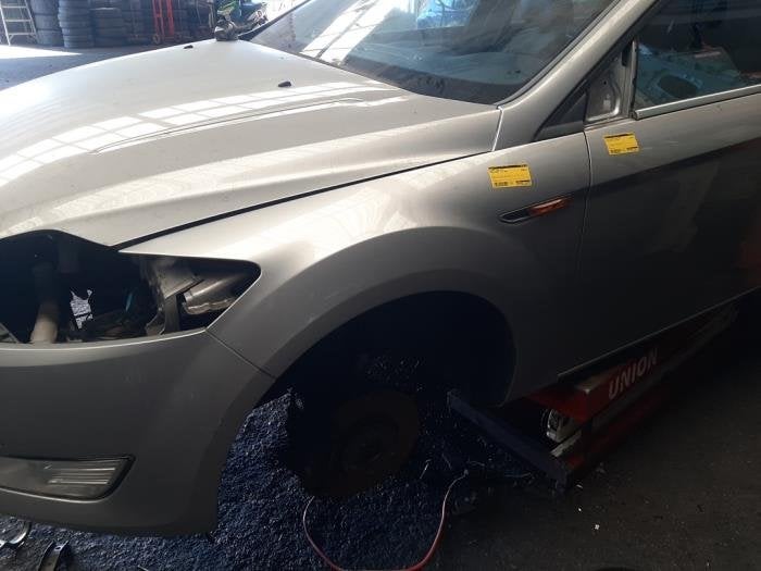 Aile avant gauche d'un Ford Mondeo, -, -, 3 mois de garantie, -