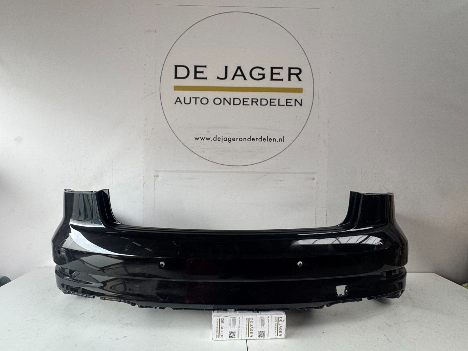 Pare-chocs arri re S Line pour A3 8V5 LIMOUSINE Restyl e 8V5, Arrière, Pare-chocs, AUDI AG, Auto-Union-Strasse 1
85045  Ingolstadt, DE