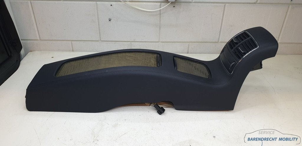 Compartiment de rangement de la console centrale arri re CLS, Mercedes-Benz AG, Mercedes-Benz, Utilisé, Mercedesstrasse 120
70372  Stuttgart, DE