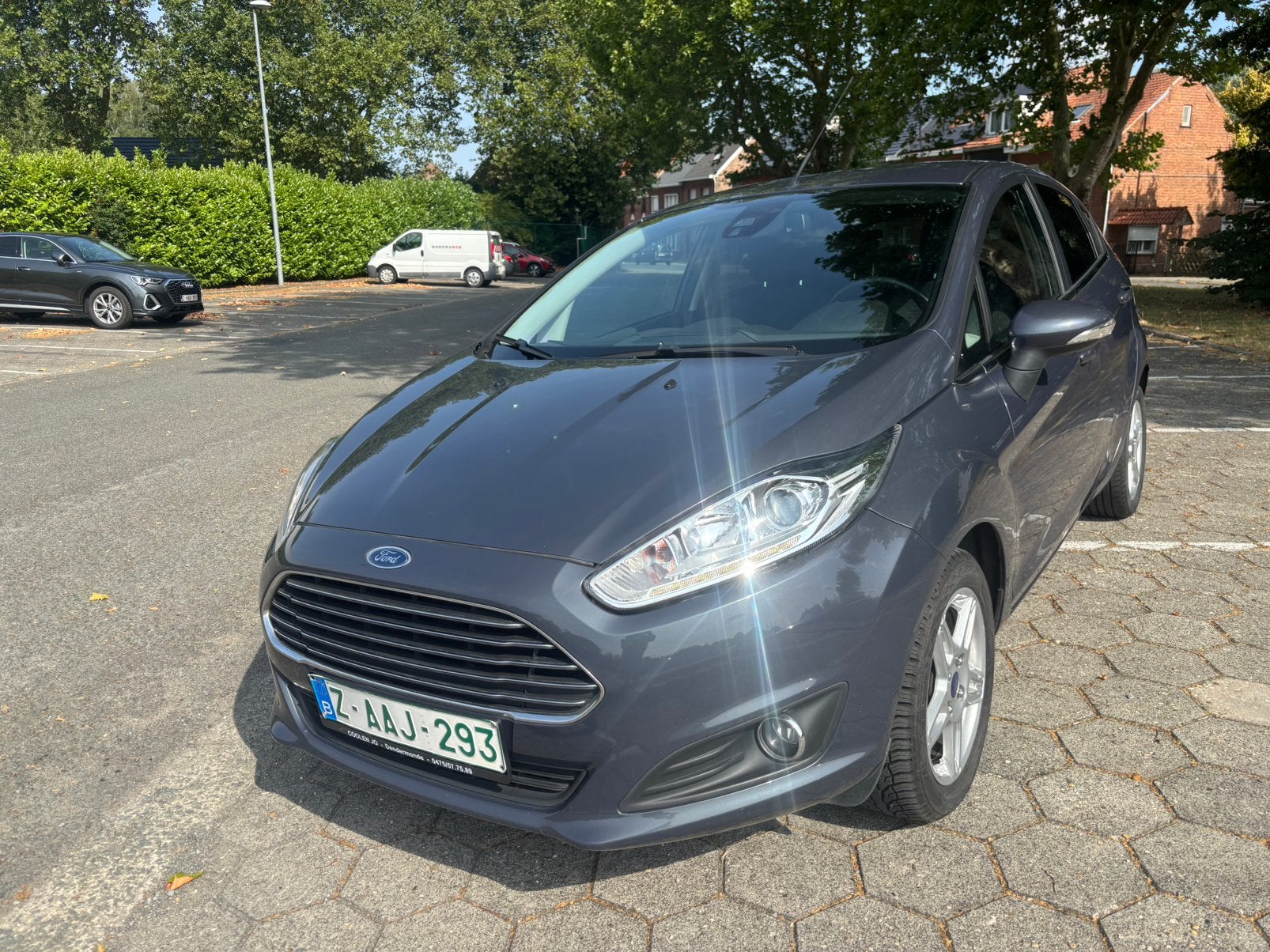Zeer mooie Ford Fiesta benzine met keuring en garantie., Auto's, Voorwielaandrijving, Stof, Zwart, Overige kleuren