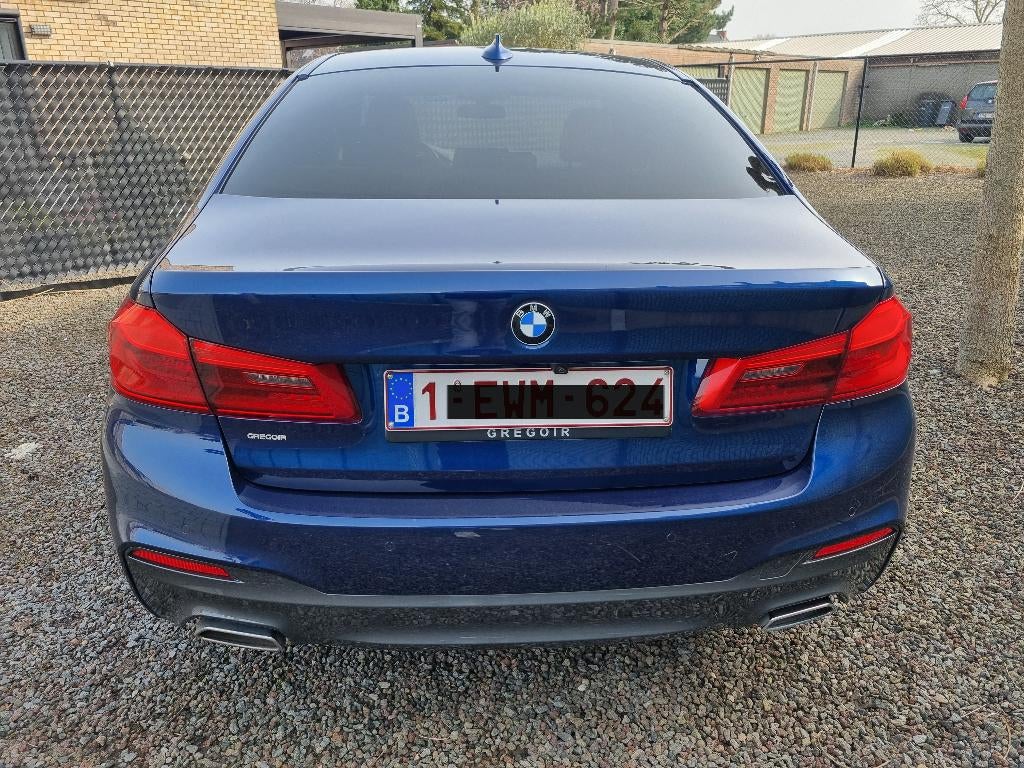 Te koop BMW 5 serie M pakket sedan hybride, Auto's, Automaat, 4 deurs, Zwart, Blauw
