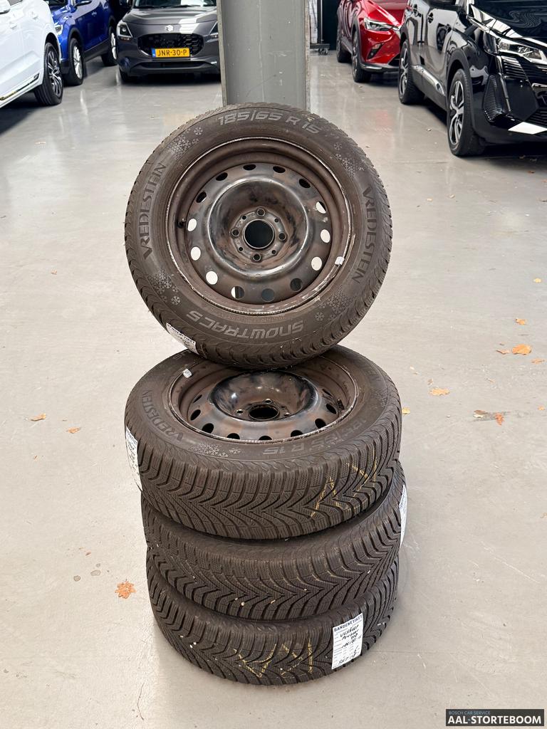 Winterbandenset op stalen velgen voor Peugeot 208, Auto-onderdelen, Banden en Velgen, Banden en Velgen, Winterbanden, 15 inch