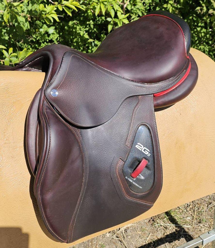 CWD 2Gs 16,5 inch 2019 springzadel rode accenten, Dieren en Toebehoren, Paarden en Pony's | Zadels, Ophalen of Verzenden, Gebruikt